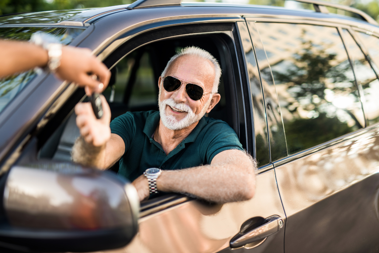 Czy seniorzy mogą wypożyczać samochody?